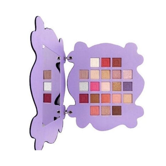 REVOLUTION Friends X Makeup Revolution Open The Door Eyeshadow Palette NIB - Picture 2 of 10